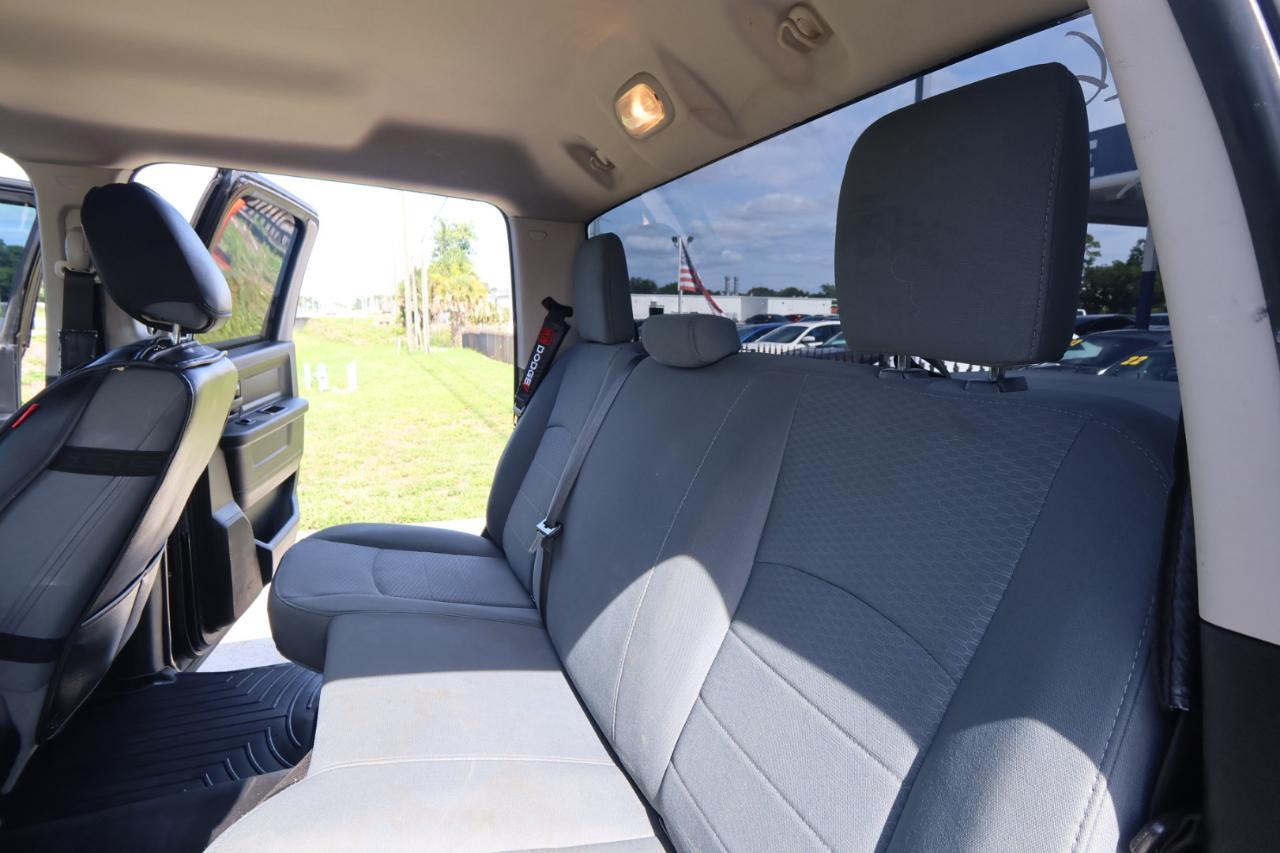 RAM 1500 Express 4x2 Crew Cab 5'7" Box 2018