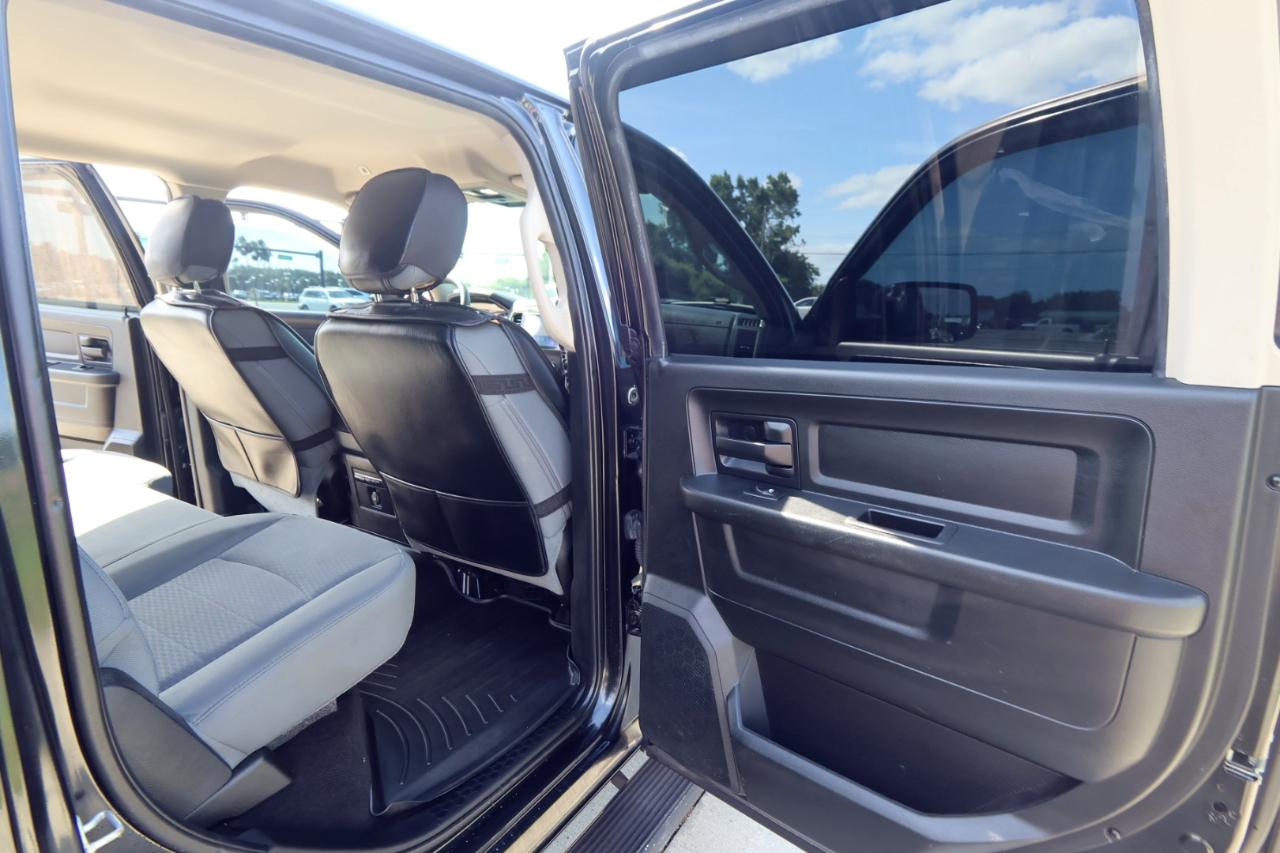 RAM 1500 Express 4x2 Crew Cab 5'7" Box 2018