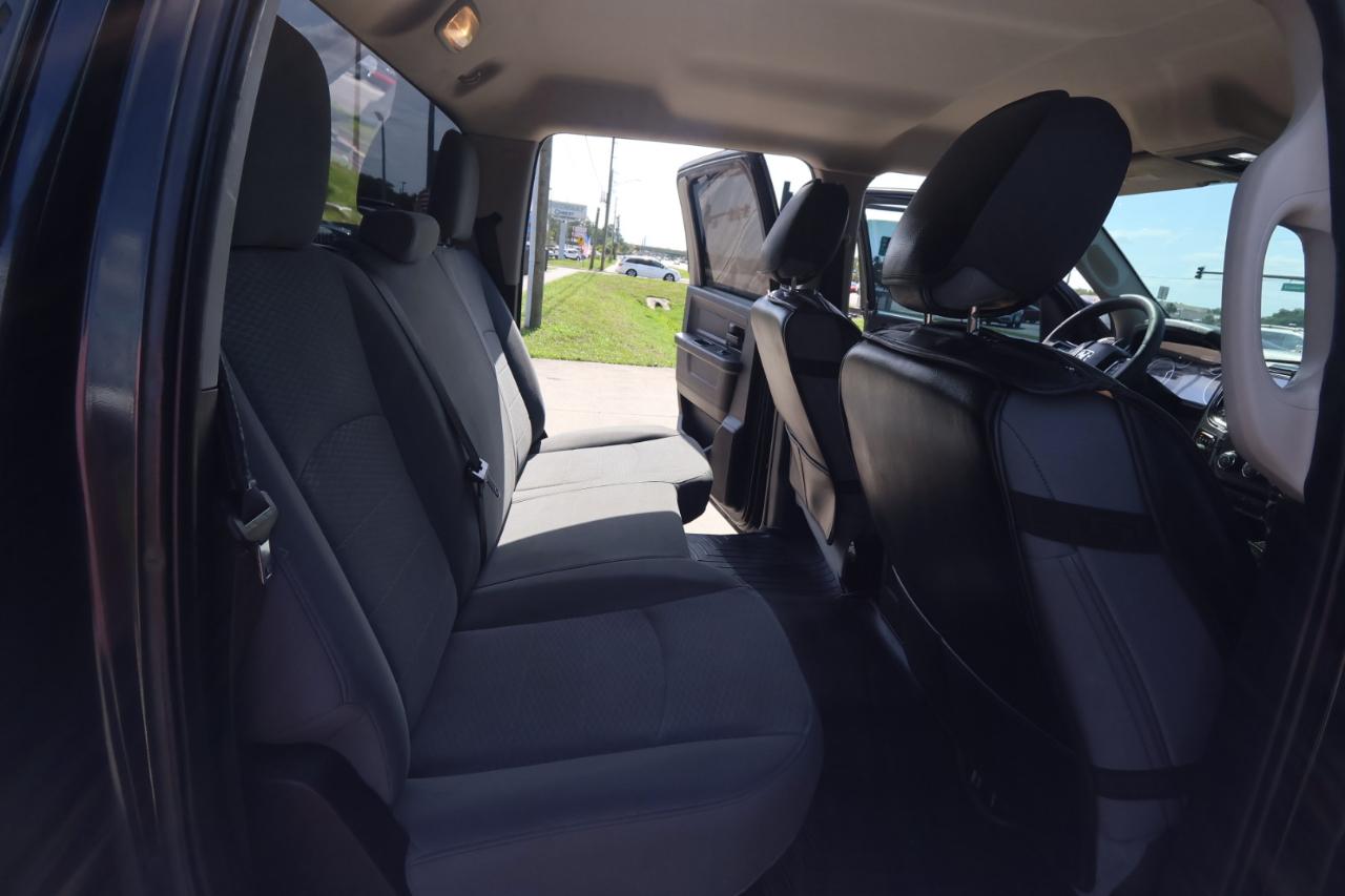 RAM 1500 Express 4x2 Crew Cab 5'7" Box 2018