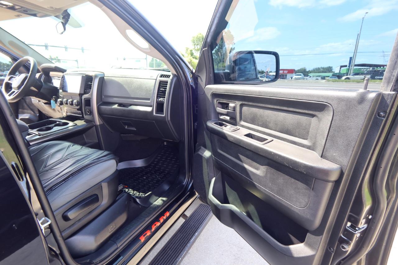 RAM 1500 Express 4x2 Crew Cab 5'7" Box 2018