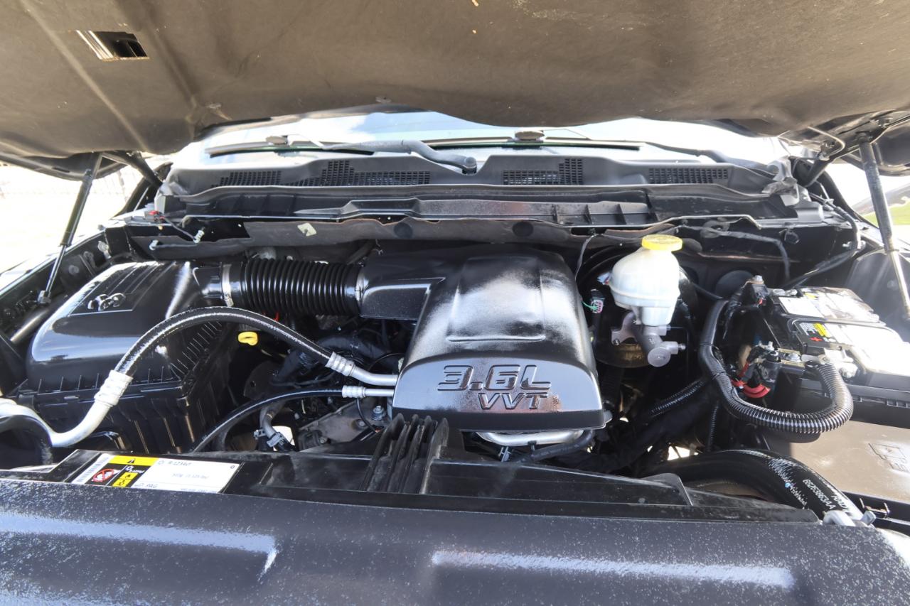 RAM 1500 Express 4x2 Crew Cab 5'7" Box 2018
