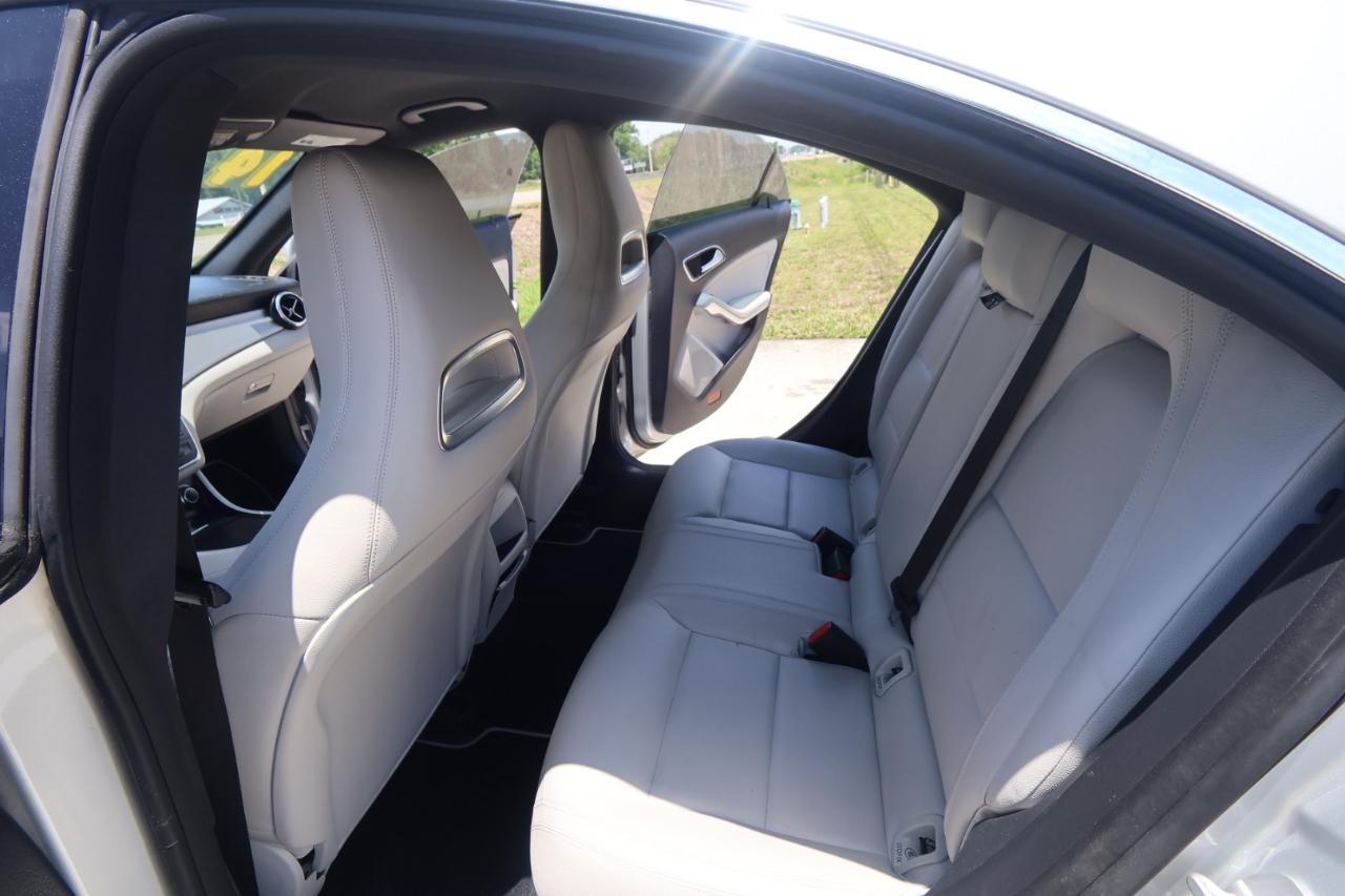 Mercedes-Benz CLA-Class 4dr Sdn CLA 250 FWD 2014