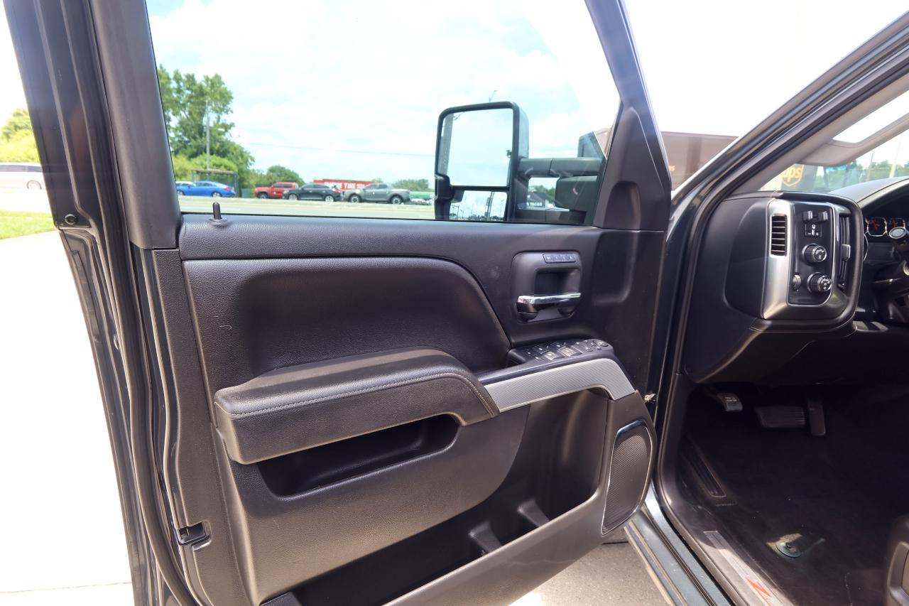 Chevrolet Silverado 1500 4WD Crew Cab 143.5" LTZ w/2LZ 2018