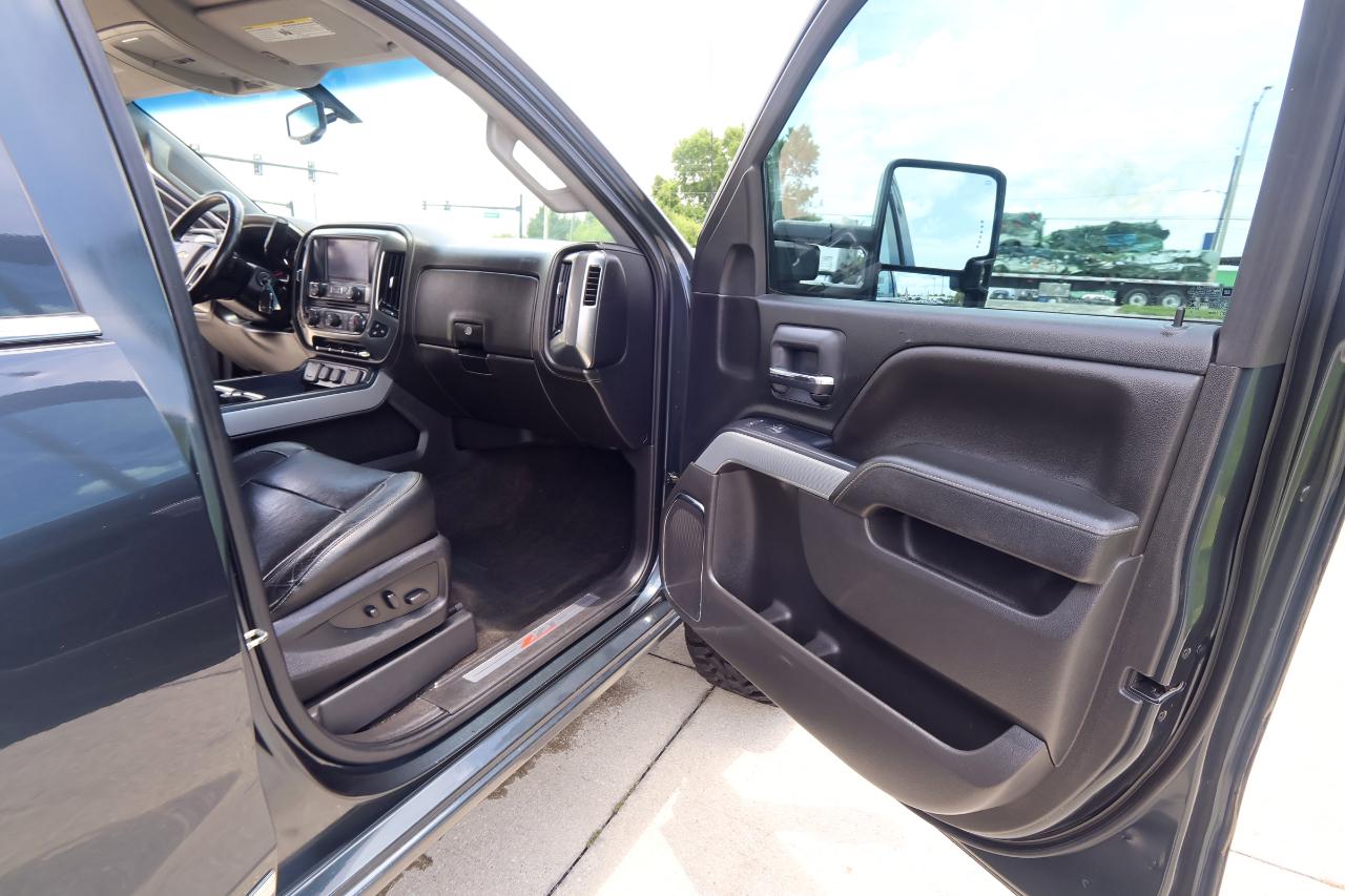 Chevrolet Silverado 1500 4WD Crew Cab 143.5" LTZ w/2LZ 2018