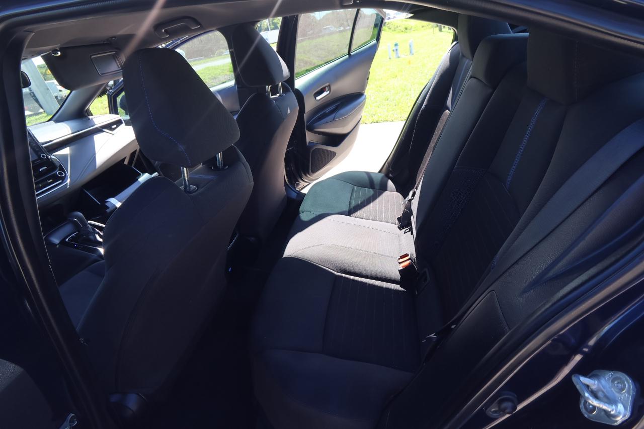 Toyota Corolla SE Nightshade CVT (Natl) 2022