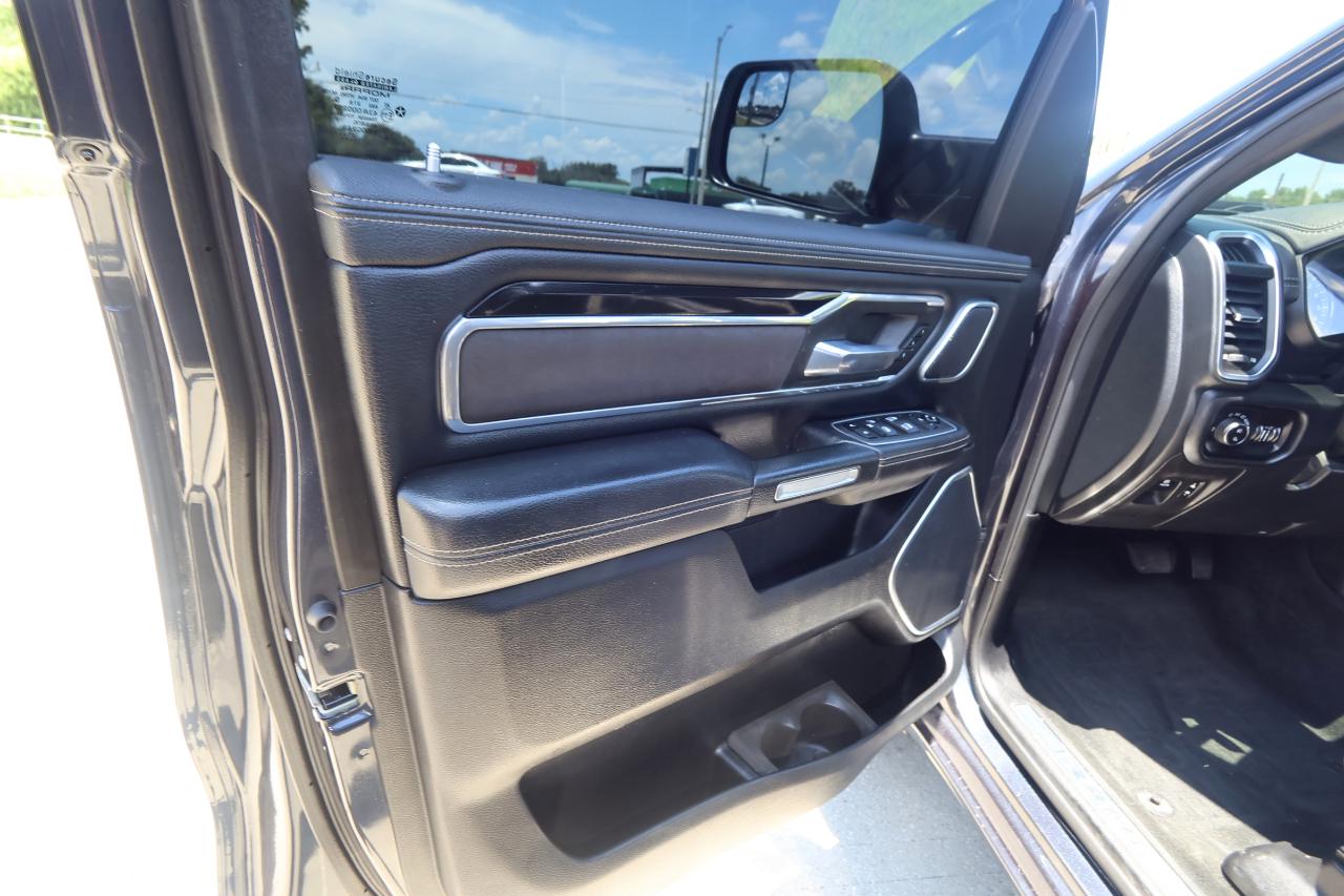 RAM 1500 Laramie 4x4 Crew Cab 5'7" Box 2021