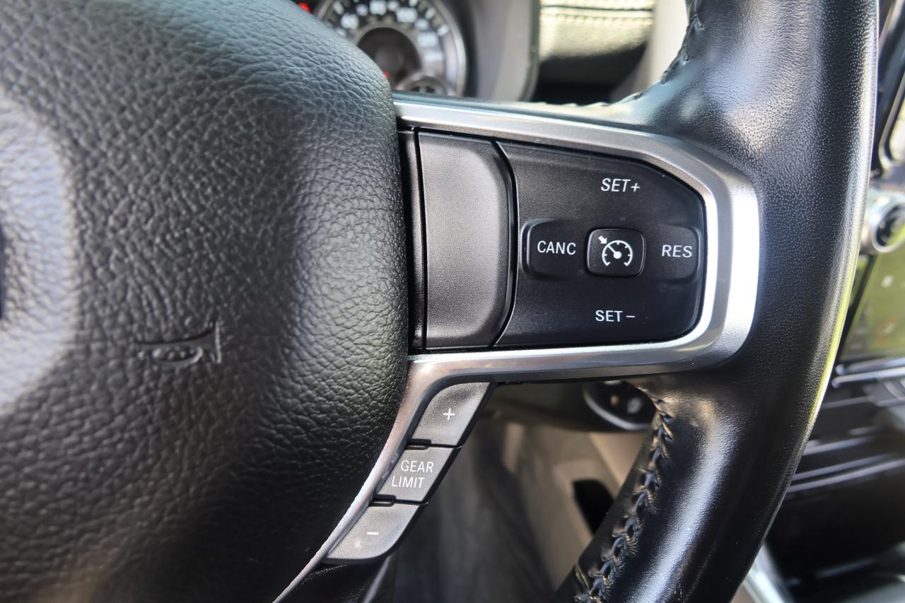 RAM 1500 Laramie 4x4 Crew Cab 5'7" Box 2021
