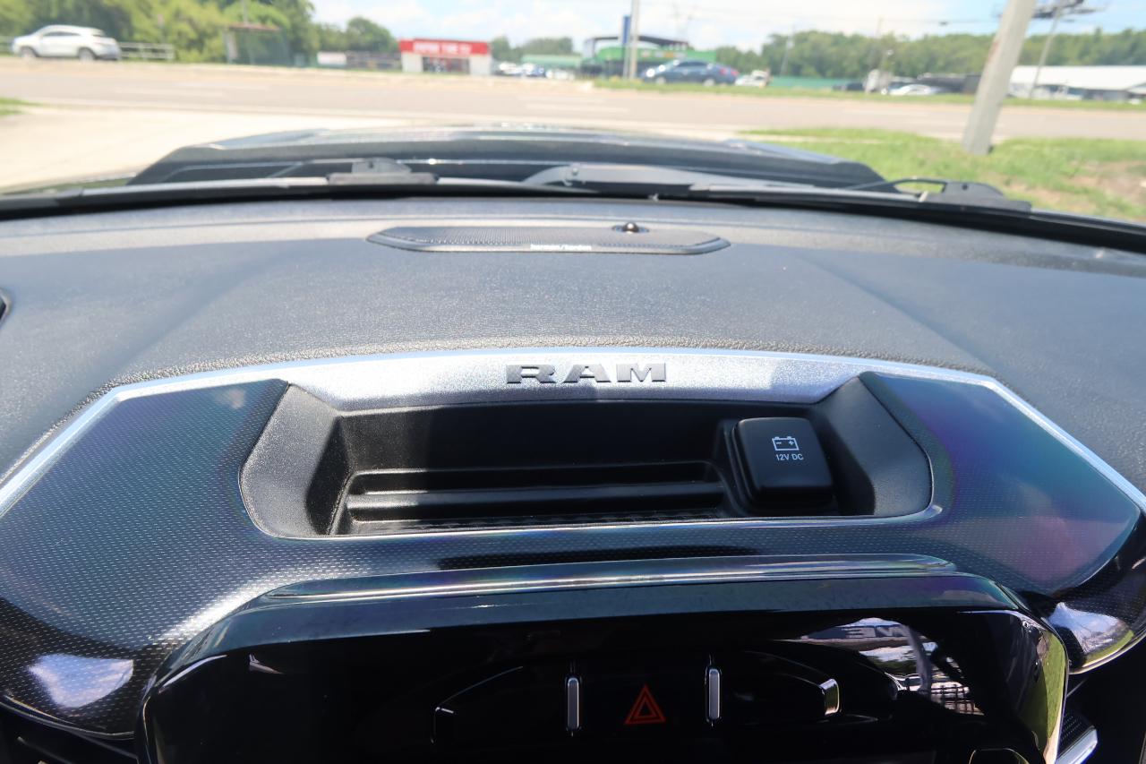 RAM 1500 Laramie 4x4 Crew Cab 5'7" Box 2021