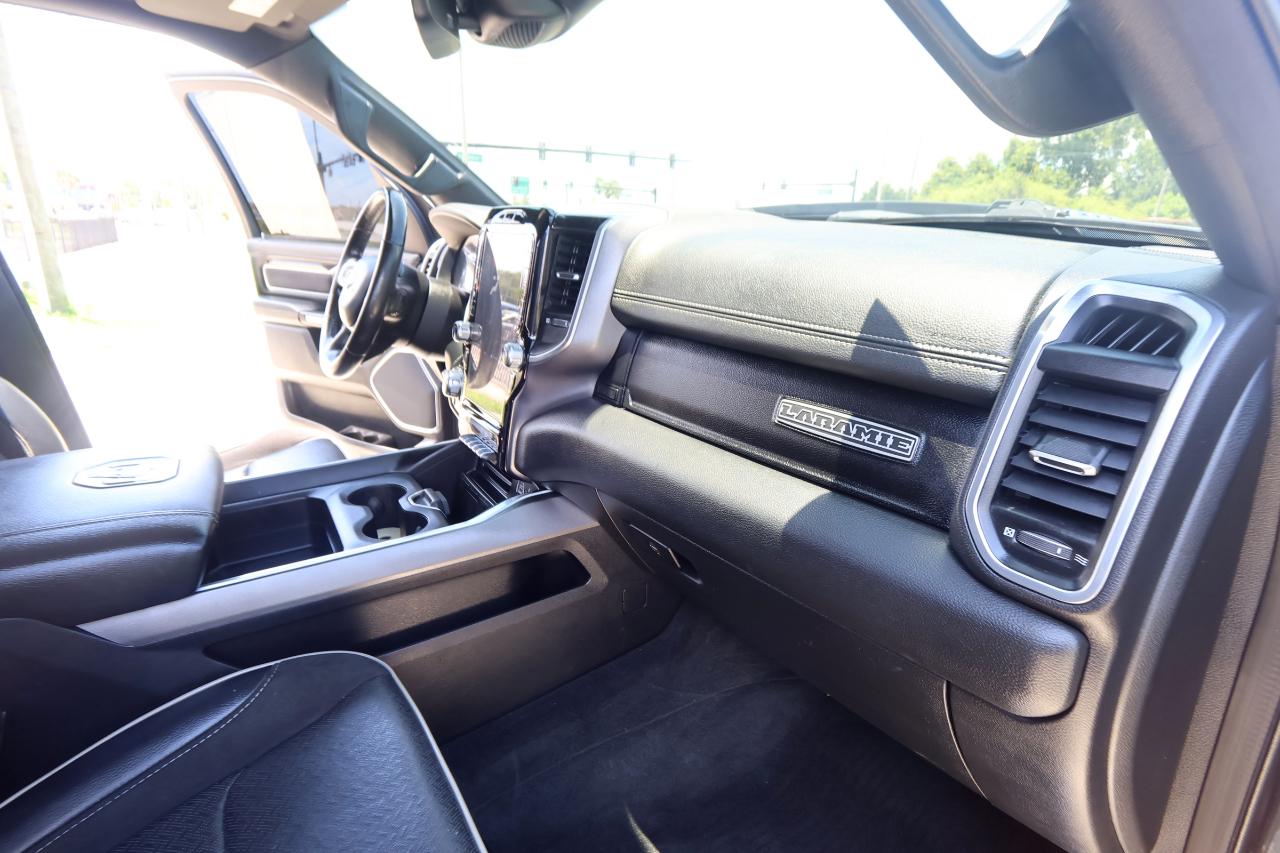 RAM 1500 Laramie 4x4 Crew Cab 5'7" Box 2021
