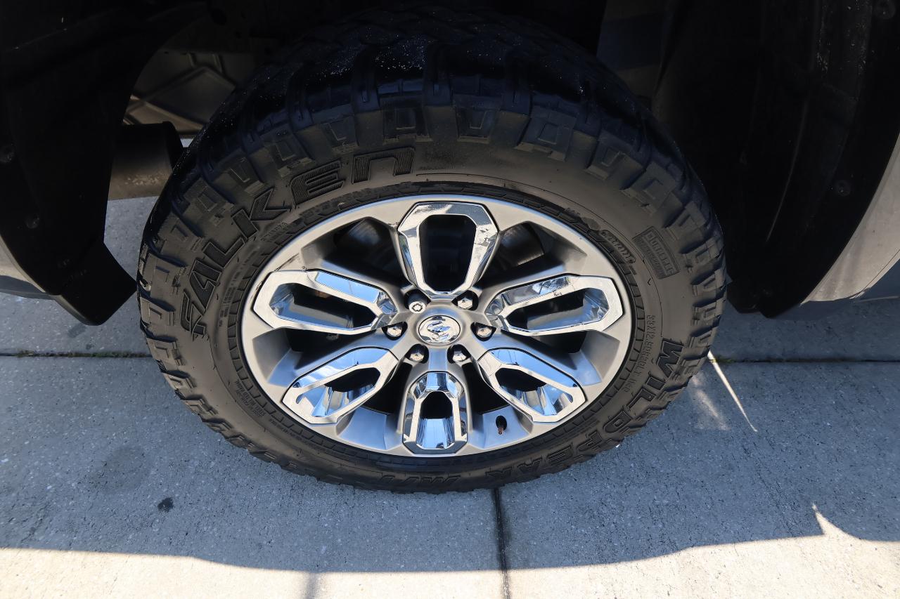 RAM 1500 Laramie 4x4 Crew Cab 5'7" Box 2021