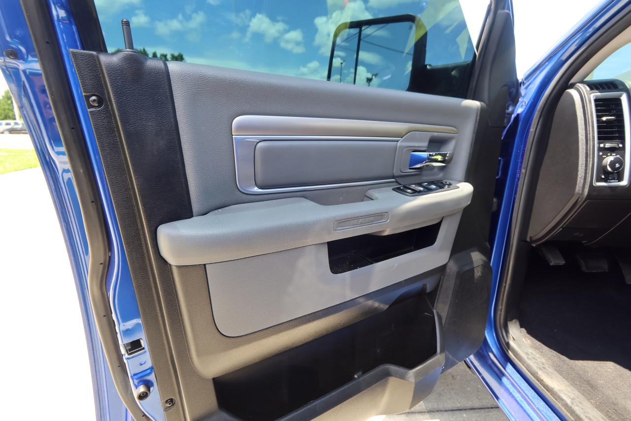 RAM 1500 Classic Warlock 4x2 Quad Cab 6'4" Box 2019
