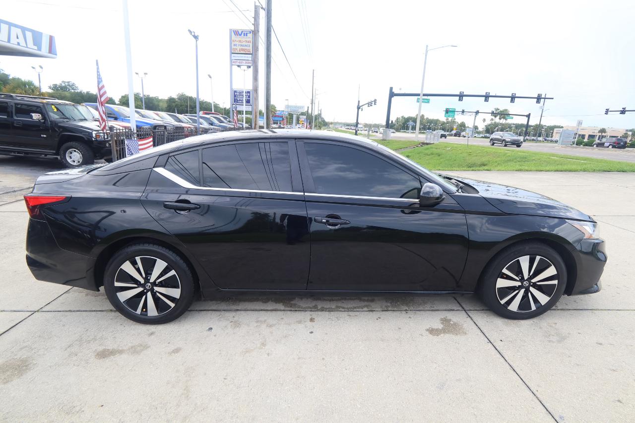 Nissan Altima 2.5 SV Sedan 2021