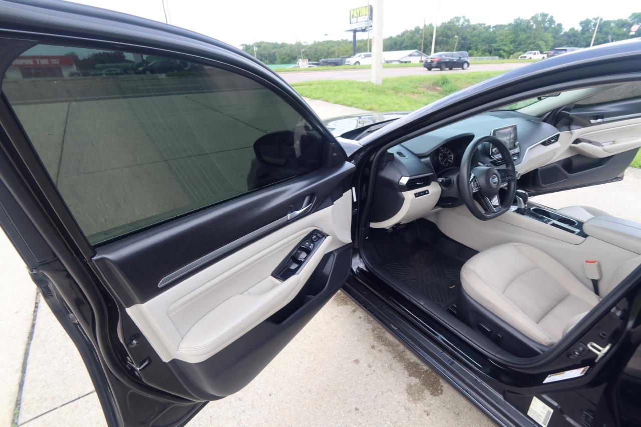 Nissan Altima 2.5 SV Sedan 2021