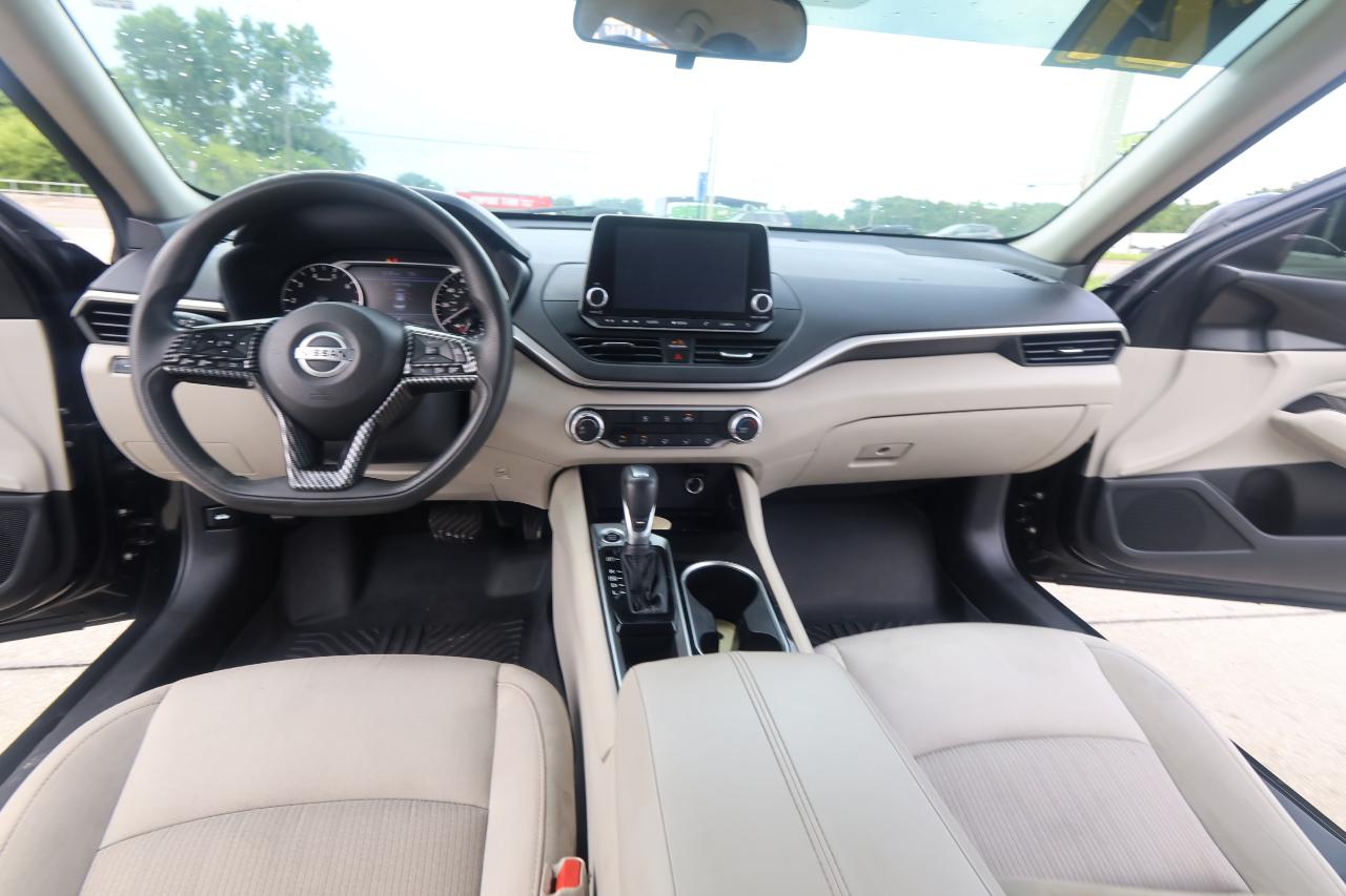 Nissan Altima 2.5 SV Sedan 2021