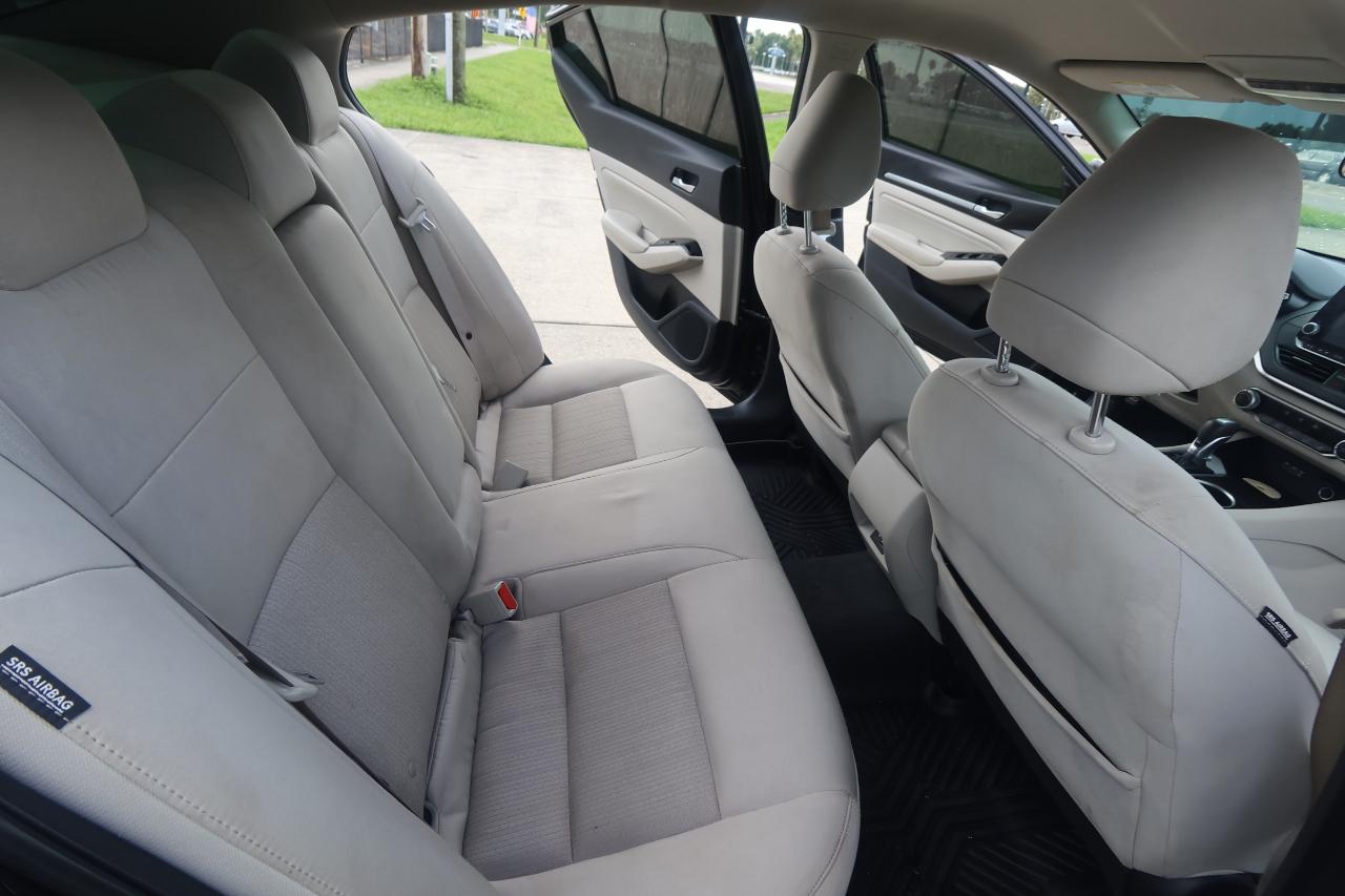 Nissan Altima 2.5 SV Sedan 2021