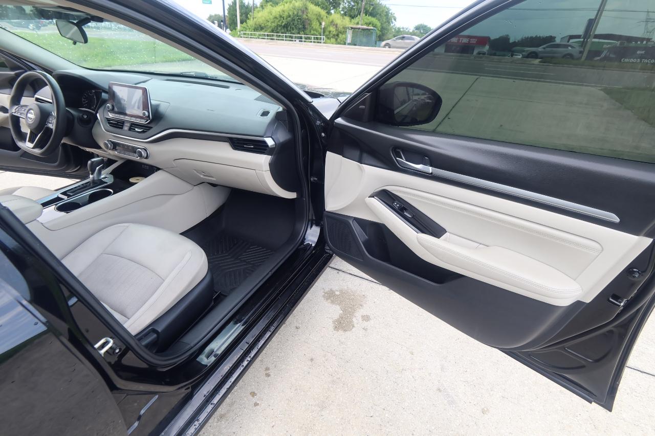 Nissan Altima 2.5 SV Sedan 2021