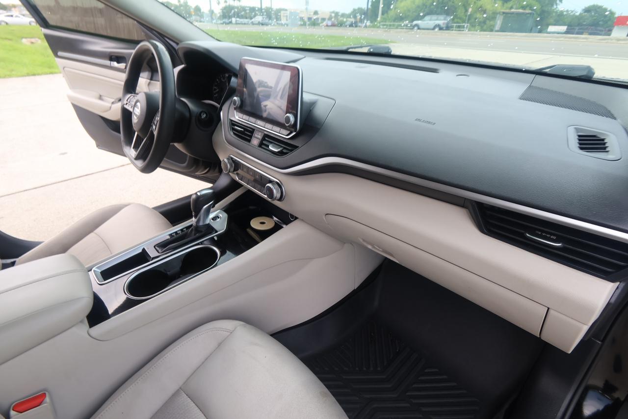 Nissan Altima 2.5 SV Sedan 2021