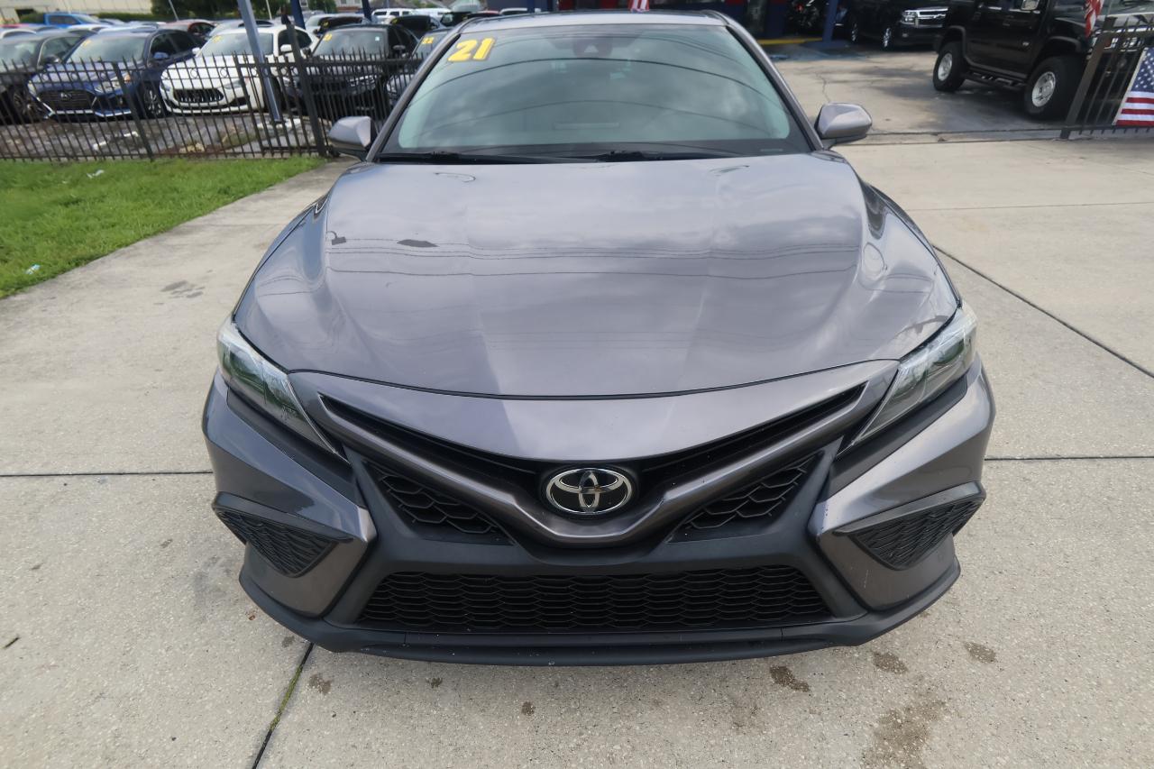 Toyota Camry SE Auto (Natl) 2021