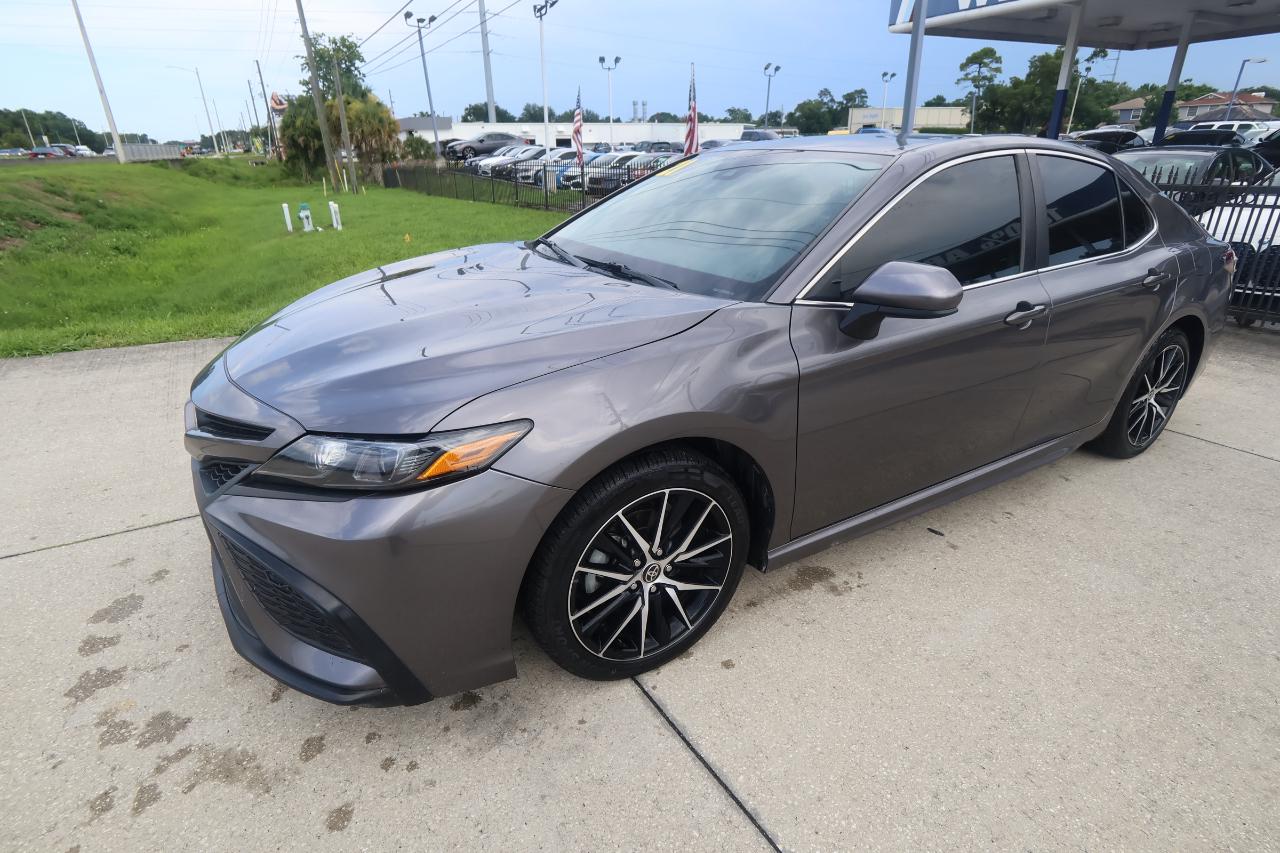 Toyota Camry SE Auto (Natl) 2021