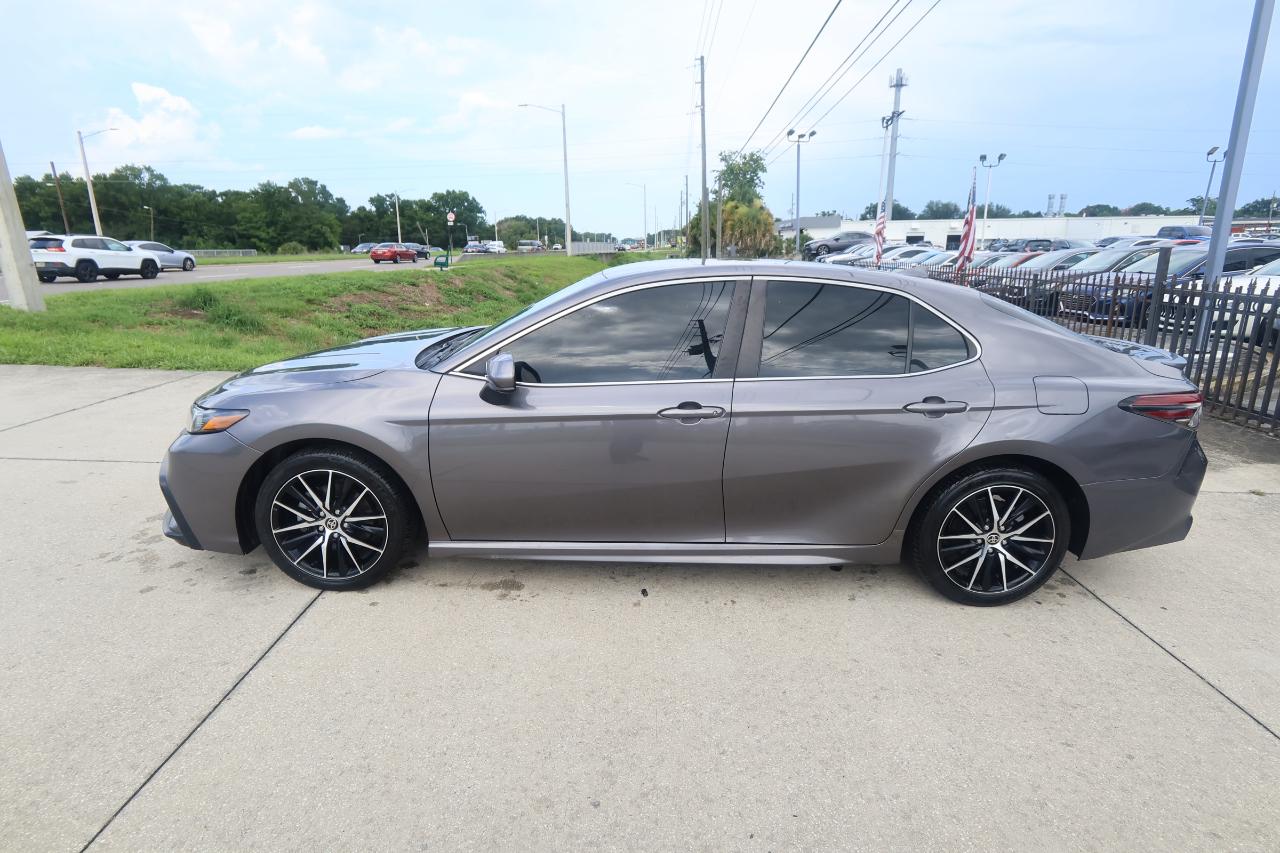 Toyota Camry SE Auto (Natl) 2021