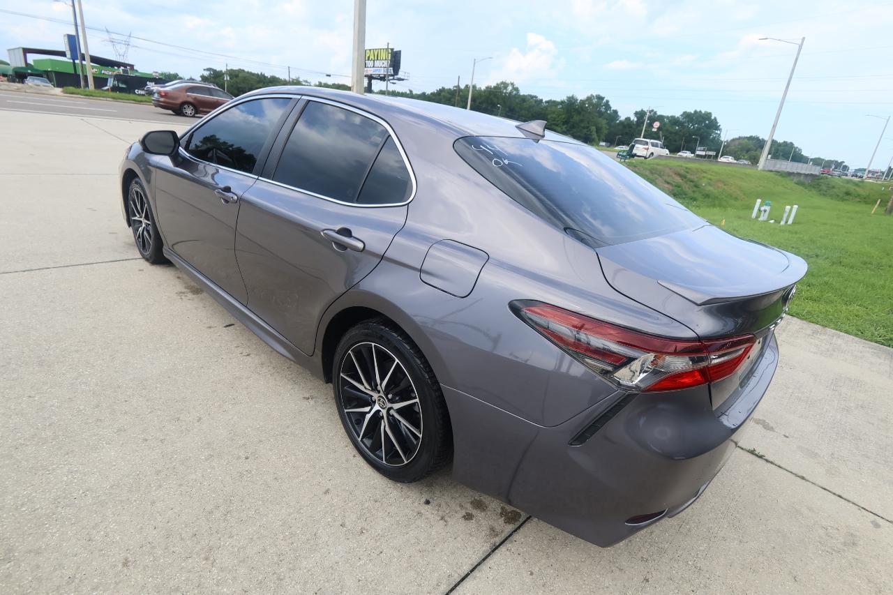Toyota Camry SE Auto (Natl) 2021
