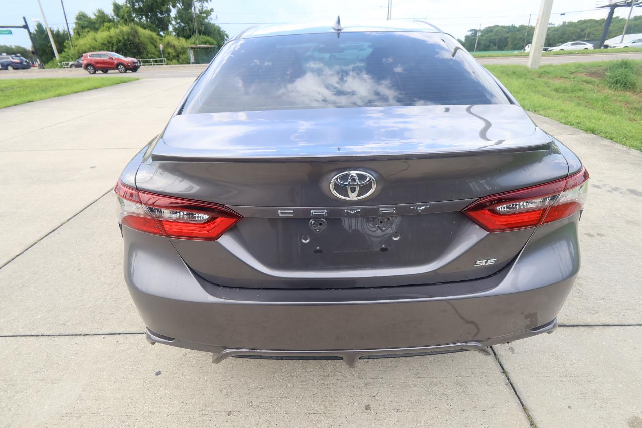 Toyota Camry SE Auto (Natl) 2021