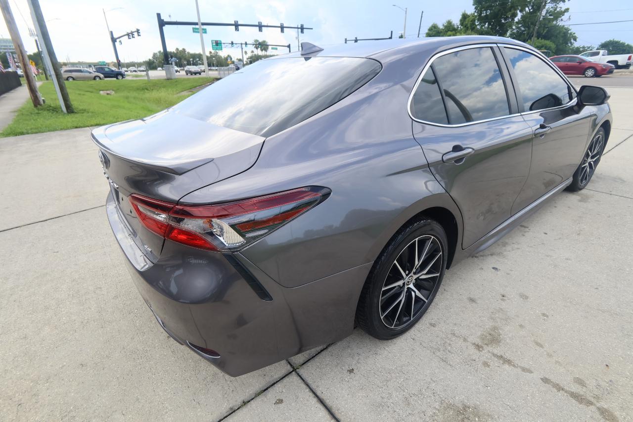 Toyota Camry SE Auto (Natl) 2021