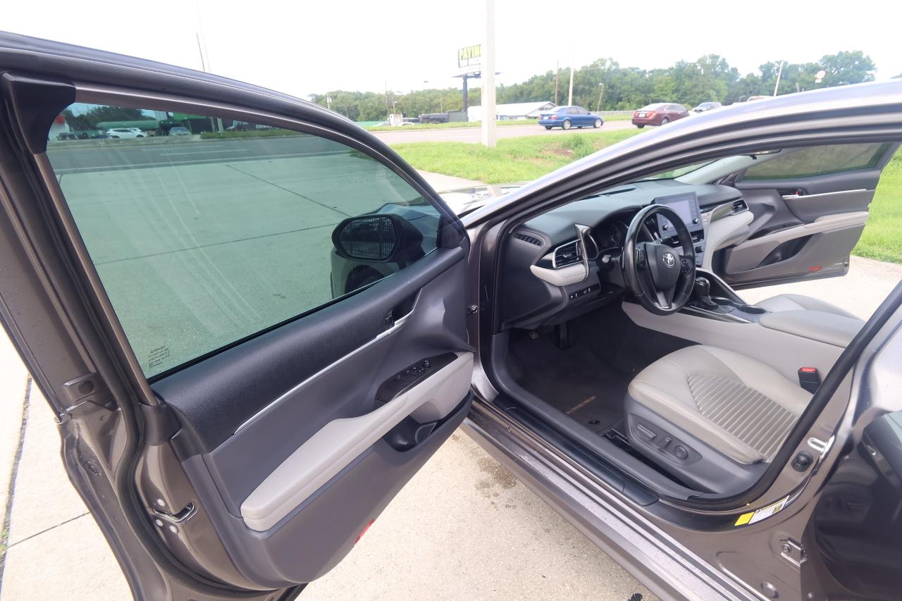 Toyota Camry SE Auto (Natl) 2021