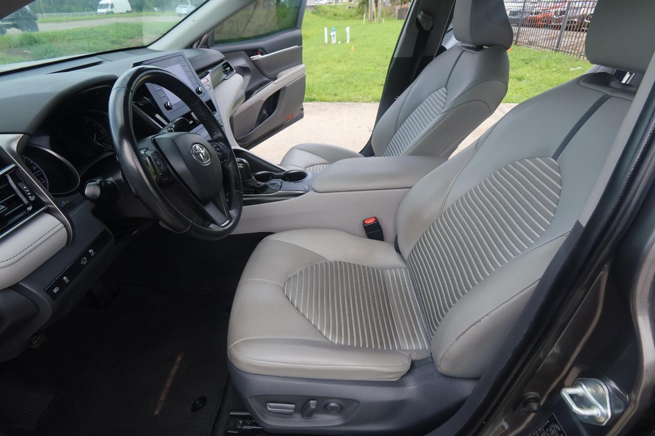 Toyota Camry SE Auto (Natl) 2021