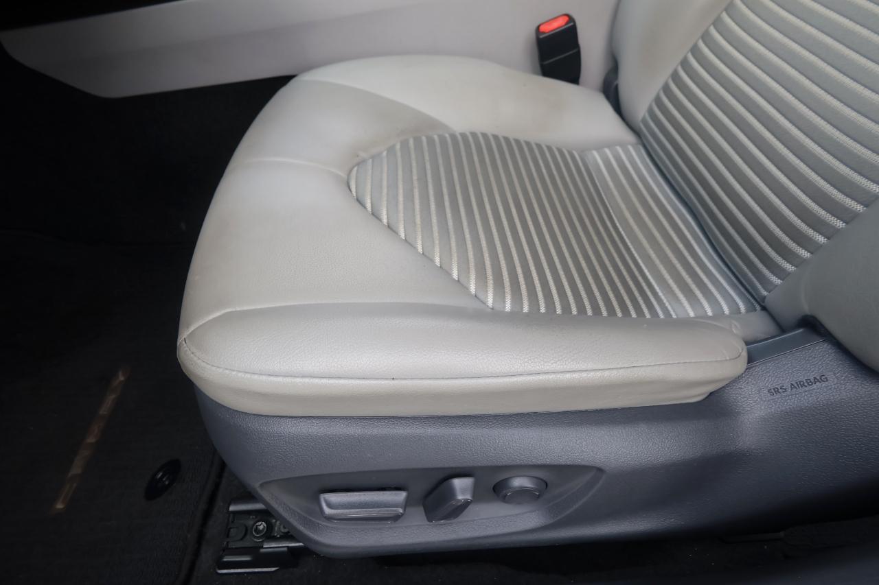 Toyota Camry SE Auto (Natl) 2021