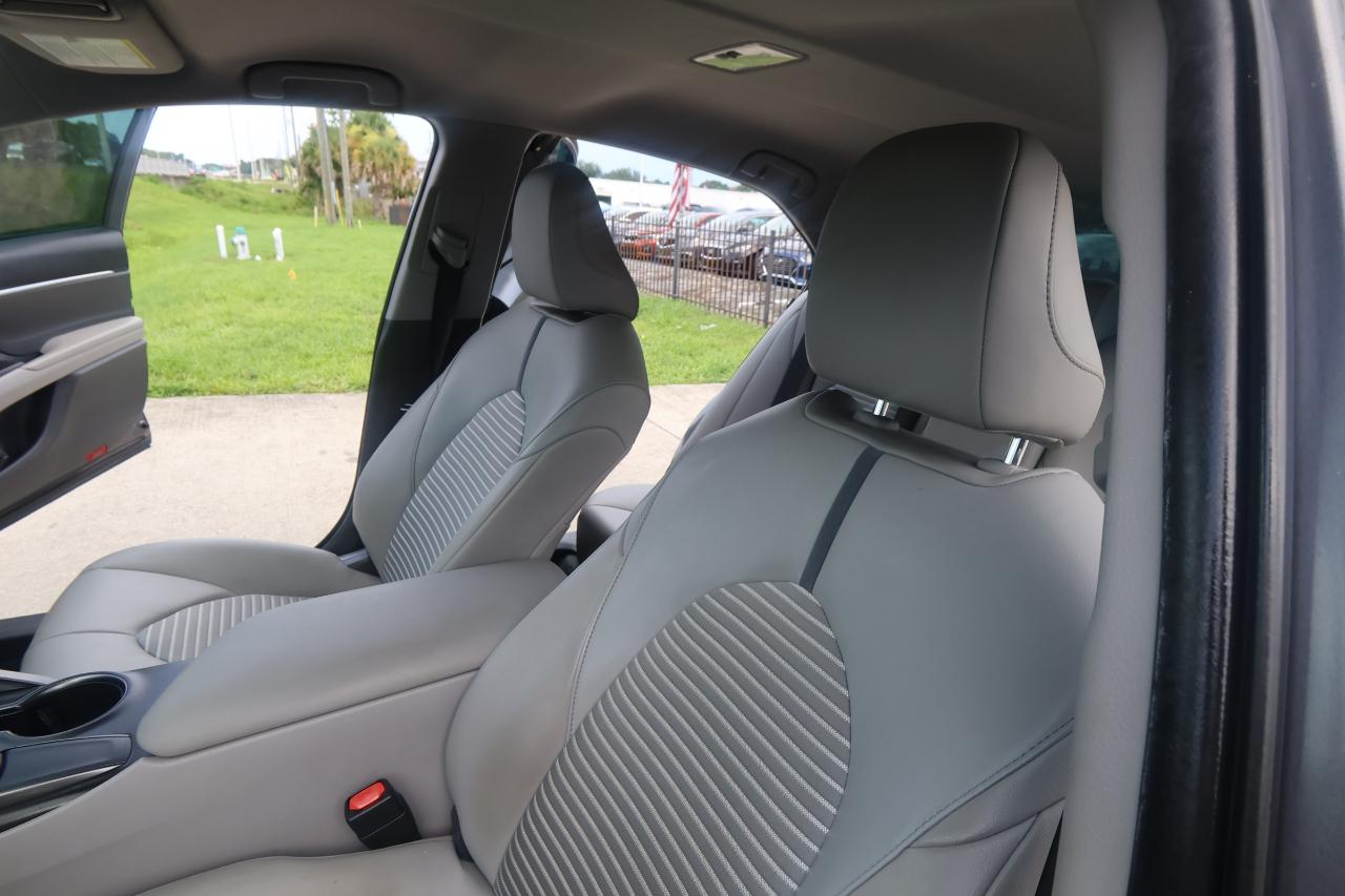 Toyota Camry SE Auto (Natl) 2021