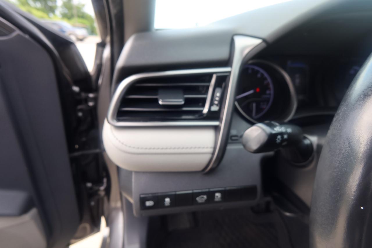 Toyota Camry SE Auto (Natl) 2021