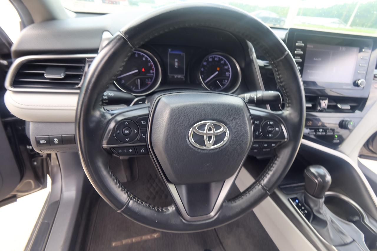 Toyota Camry SE Auto (Natl) 2021