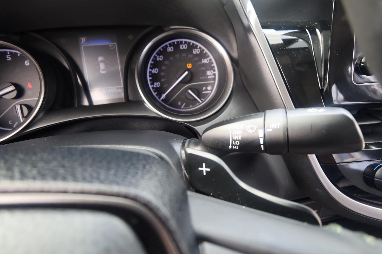 Toyota Camry SE Auto (Natl) 2021