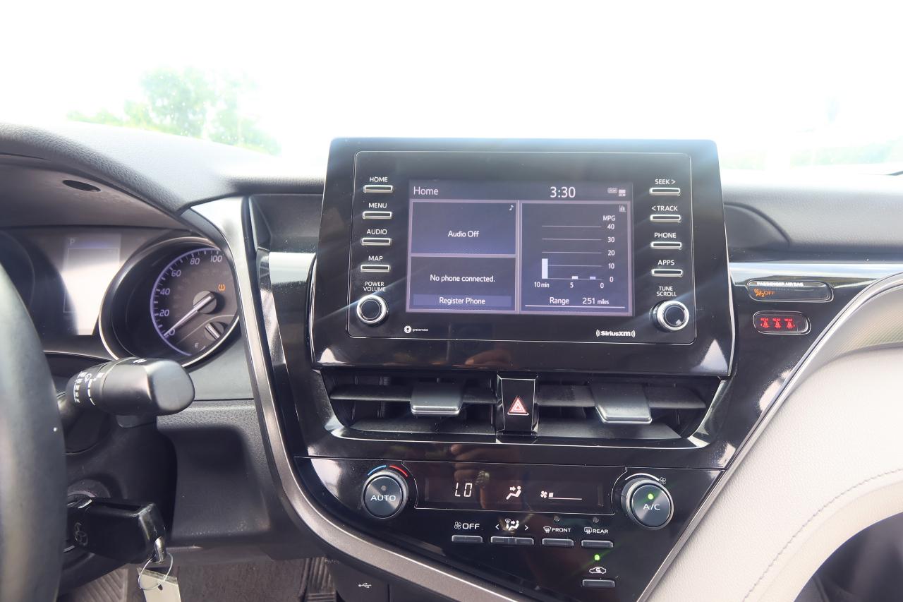 Toyota Camry SE Auto (Natl) 2021
