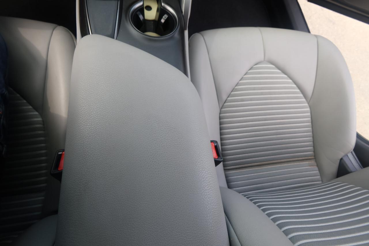 Toyota Camry SE Auto (Natl) 2021
