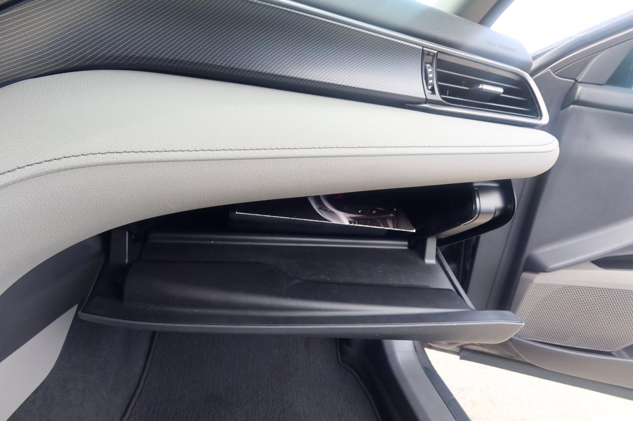 Toyota Camry SE Auto (Natl) 2021