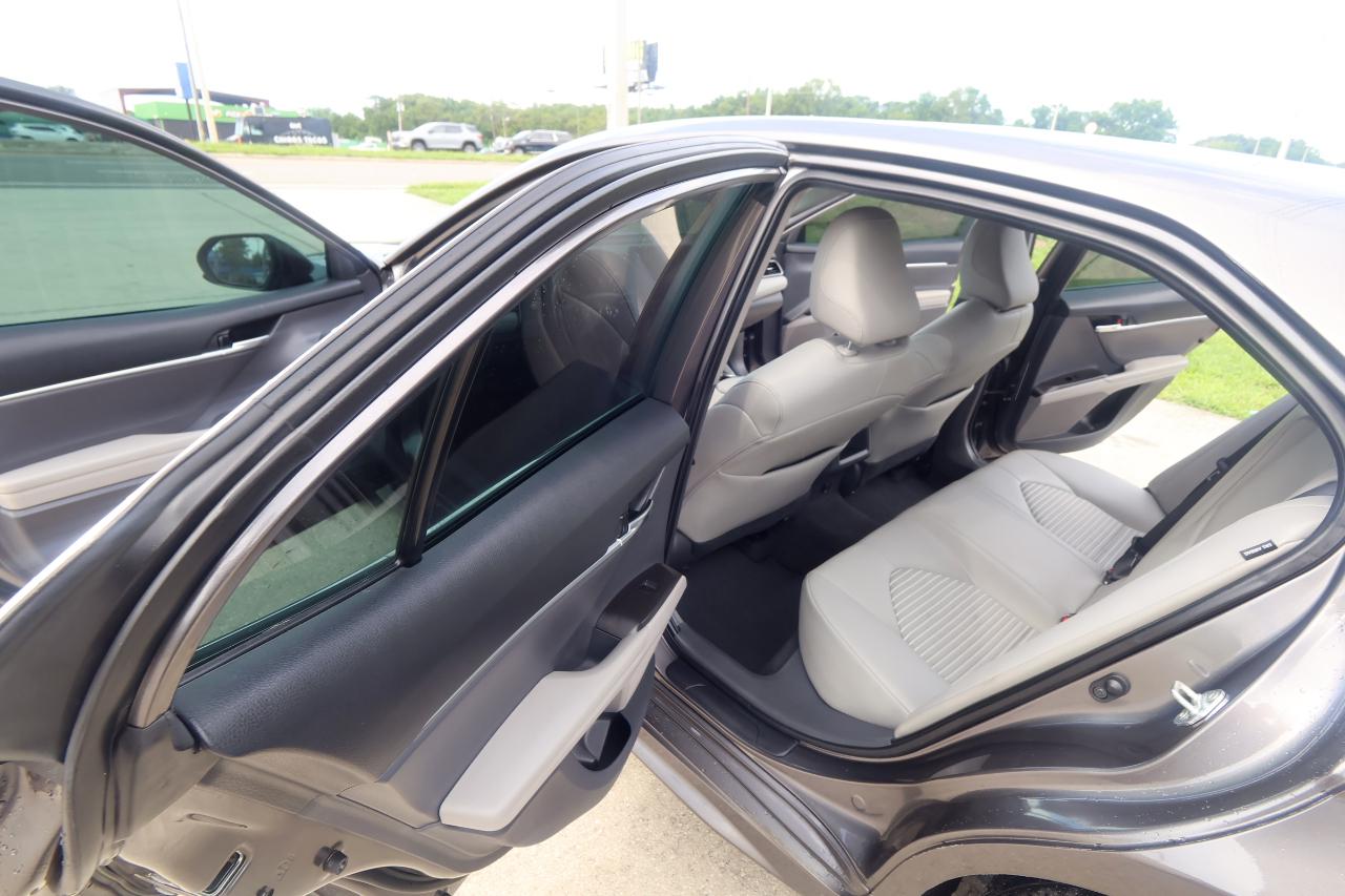 Toyota Camry SE Auto (Natl) 2021