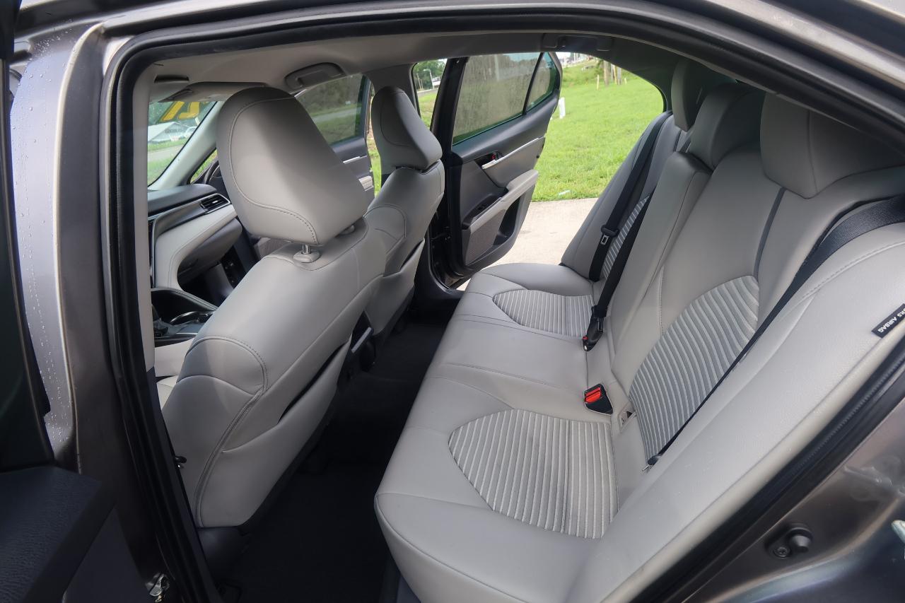 Toyota Camry SE Auto (Natl) 2021
