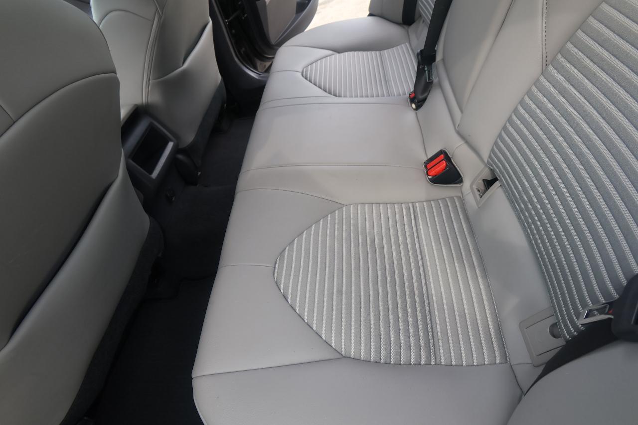 Toyota Camry SE Auto (Natl) 2021