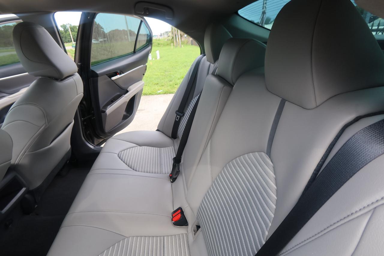 Toyota Camry SE Auto (Natl) 2021