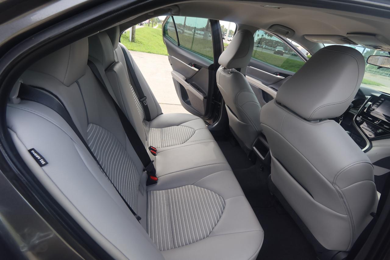 Toyota Camry SE Auto (Natl) 2021