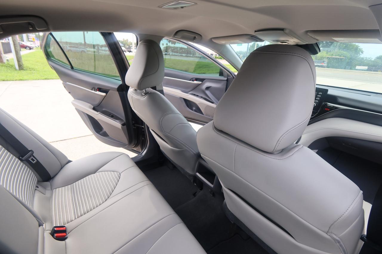 Toyota Camry SE Auto (Natl) 2021