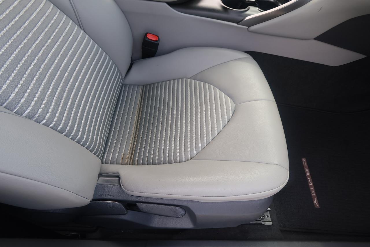 Toyota Camry SE Auto (Natl) 2021