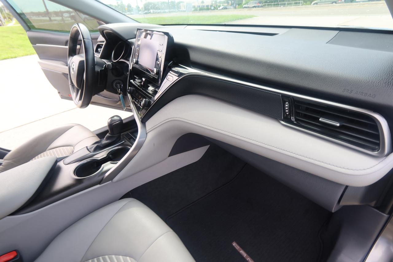 Toyota Camry SE Auto (Natl) 2021