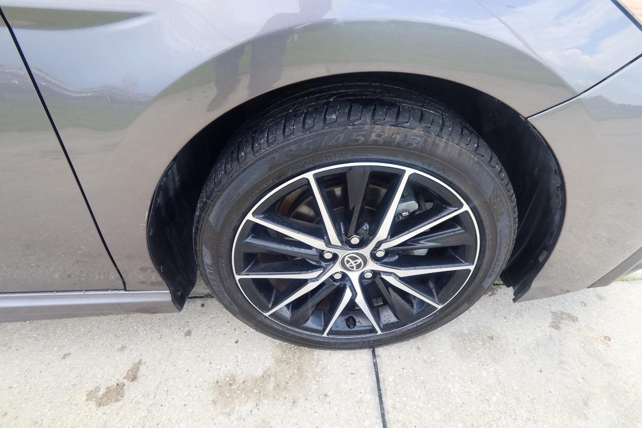Toyota Camry SE Auto (Natl) 2021