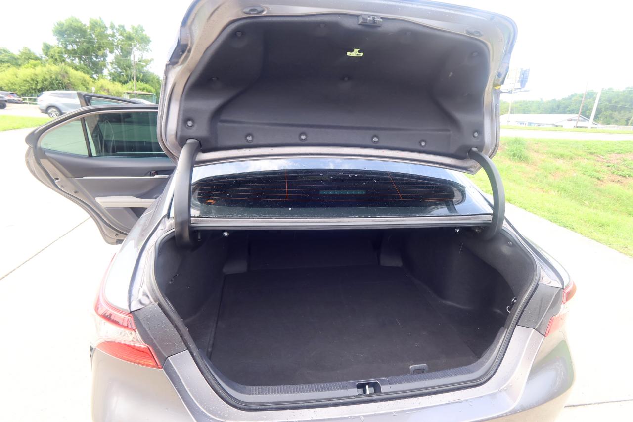 Toyota Camry SE Auto (Natl) 2021