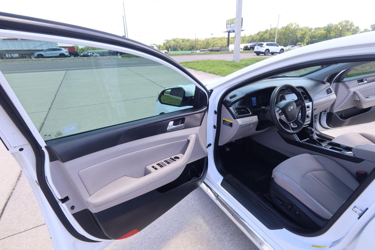 Hyundai Sonata 4dr Sdn 2.4L Sport PZEV 2016