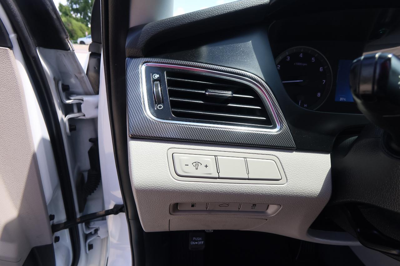 Hyundai Sonata 4dr Sdn 2.4L Sport PZEV 2016