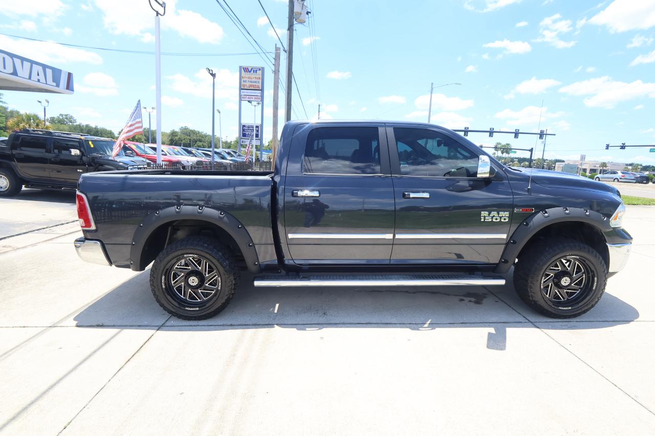 RAM 1500 Laramie 4x4 Crew Cab 5'7" Box 2017